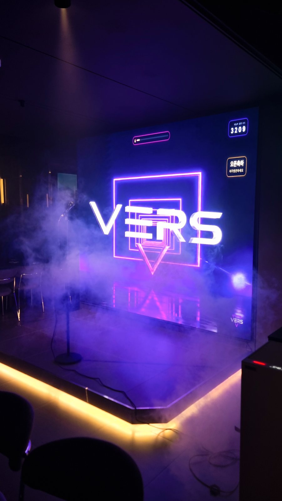 VERS 전광판 & 무대